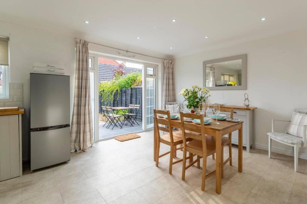 A Cheerful Three Bedroom House In Leafy Lytham Lytham St Annes Exterior foto